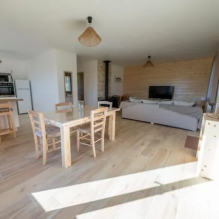 Les Maisons Bois Hébergement de vacances *